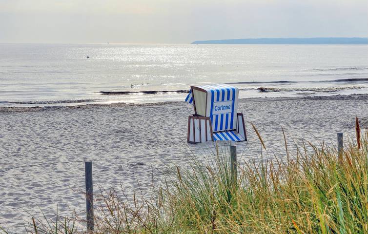 Appartement de vacances entier, Appartement en bord de mer avec aire de jeux et parking in Drewoldke, Juliusruh