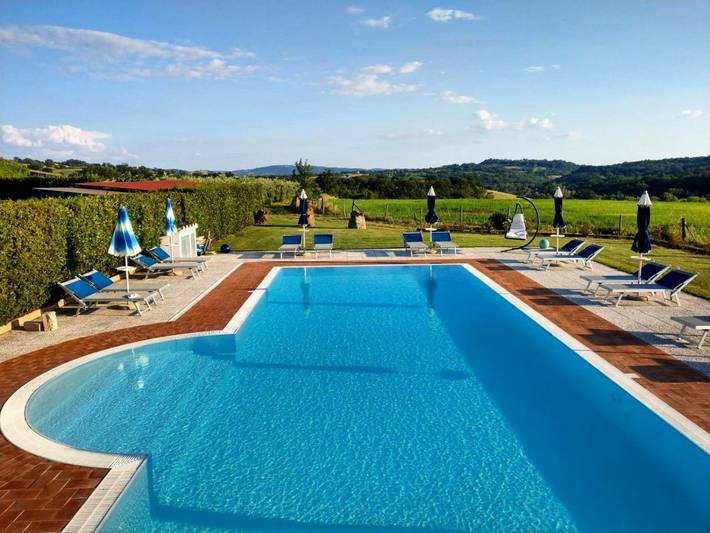 Ferienwohnung für 6 Personen, mit Garten und Pool sowie Ausblick in Semproniano