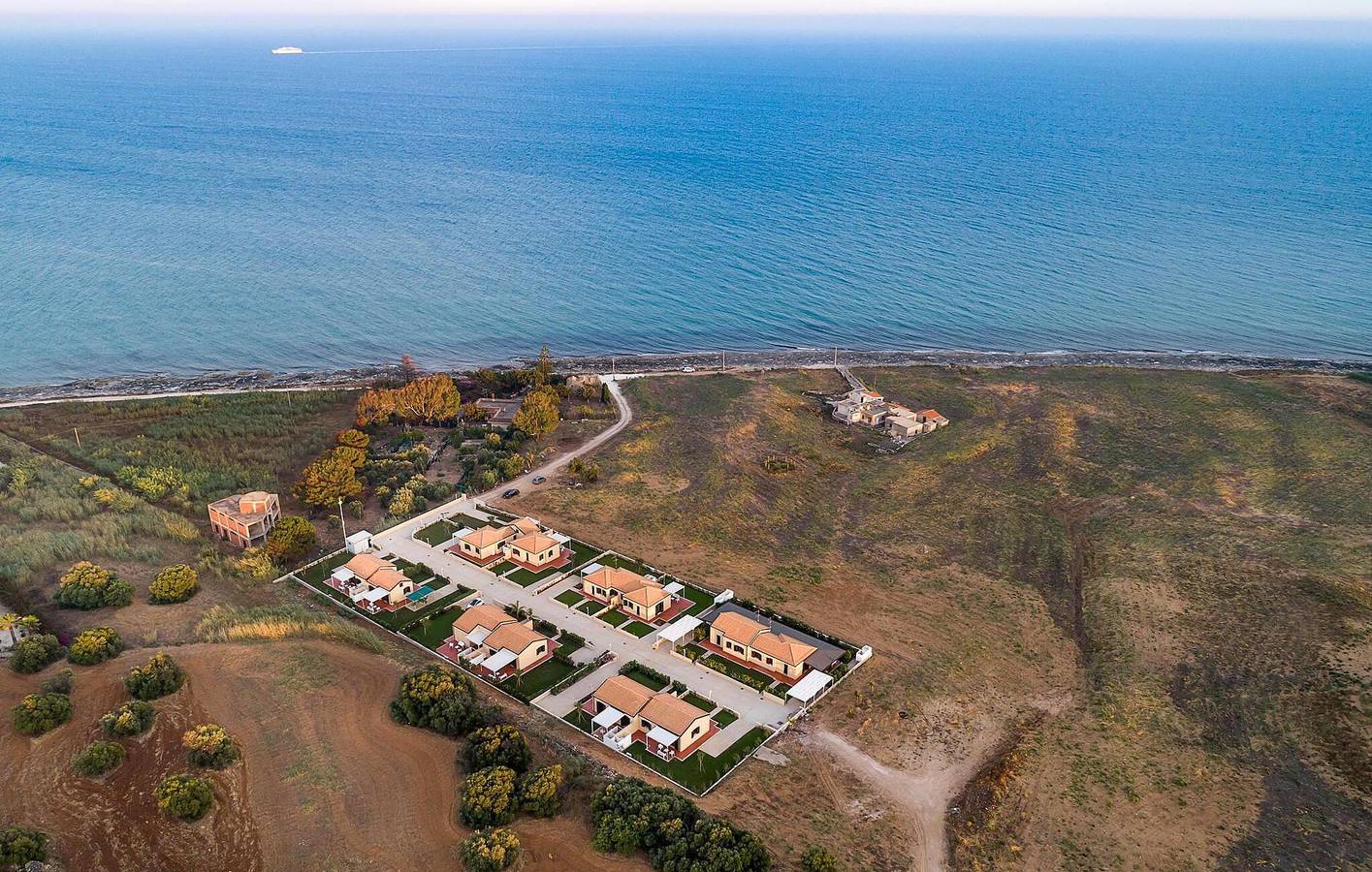 Elegante appartamento 1BR con terrazza vicino alla spiaggia di Maganuco in Marina di Modica, Modica