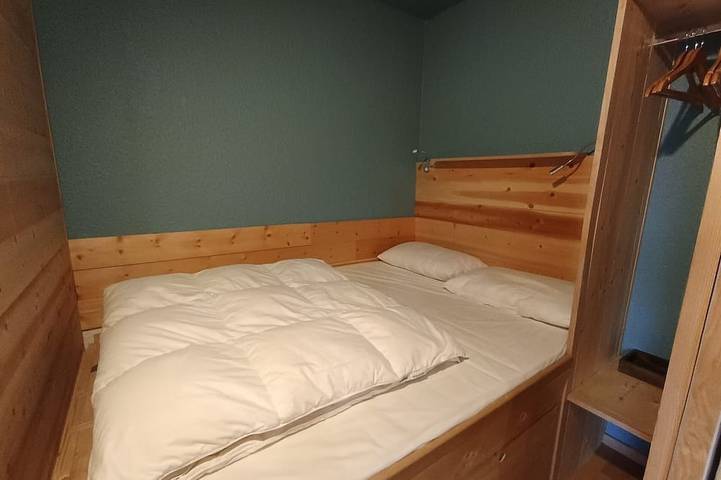 Appartement entier, Studio lumineux rénové, parking, animaux acceptés, 5 pers in Montgenèvre, Région de Briançon