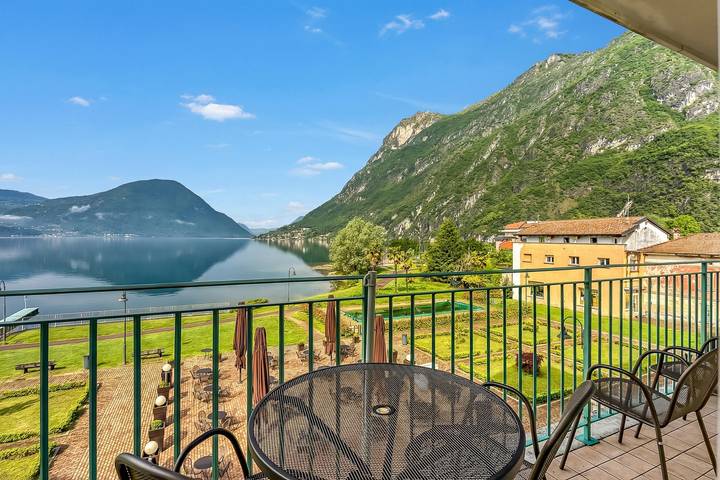 Ferienwohnung für 6 Personen, mit Balkon und Kinderpool sowie Seeblick in Porlezza