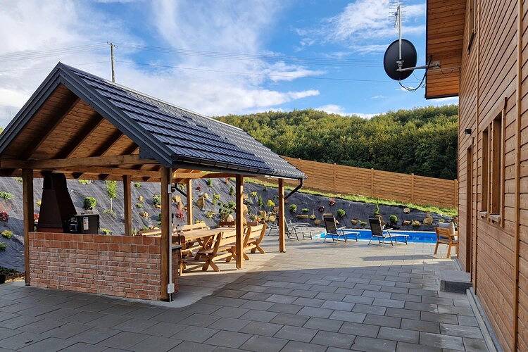 Dom Wakacyjny Wiśniowa z Basenem i Górami in Powiat ropczycko-sędziszowski