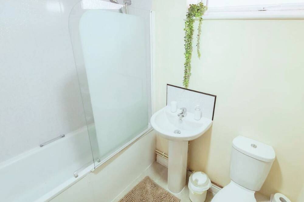 Entire apartment, White Jasmine in Stroud in Stroud, Gloucestershire
