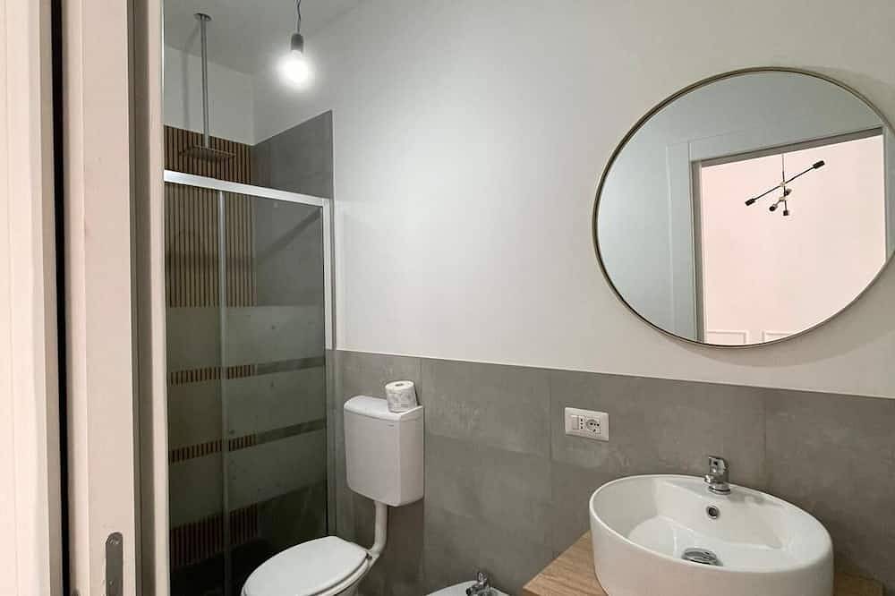Entire apartment, Alice's House a stone's throw from the sea and the old town of Neptune in Nettuno, Rome Province