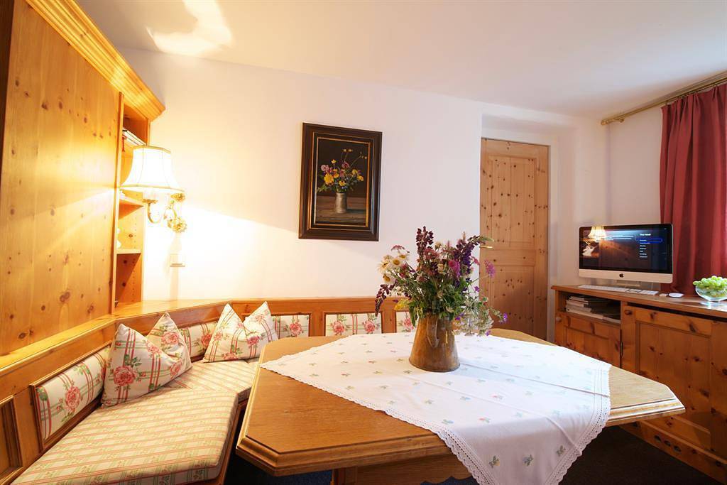 Ganze Ferienwohnung, Einzelzimmer, Etagendusche/Etagen-Wc in Lechtaler Alpen, Sankt Anton am Arlberg