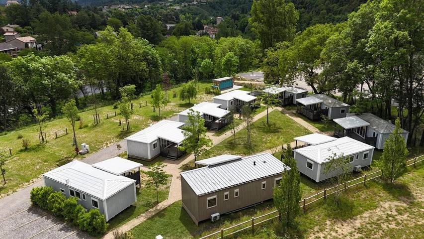 Camping pour 2 personnes, avec terrasse et jardin, animaux acceptés