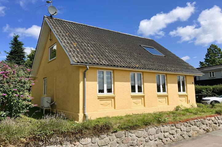 Ferieudlejning for 6 personer, med have og terrasse i Fåborg