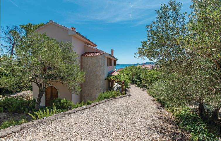 Gemütliche Ferienwohnung mit Meerblick, Terrasse, Küche und Parkplatz in der Nähe von Sutomiscica in Plaža Jaz, Poljana