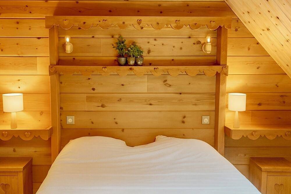 Chalet en lisière de forêt – Jardin & terrasses – Proche Super-Besse in Picherande, Parc naturel régional des Volcans d'Auvergne