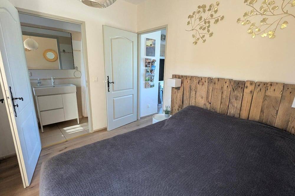 Appartement entier, Gîte attenant avec piscine privée in Apt, Parc naturel régional du Luberon