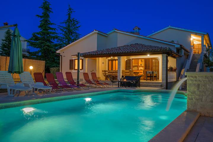 Villa für 10 Personen, mit Pool und Terrasse in Kroatien