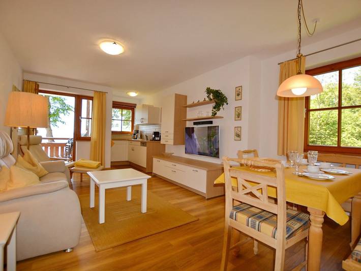Ferienwohnung für 4 Personen, mit Balkon und Garten sowie Sauna und Seeblick am Chiemsee - 2