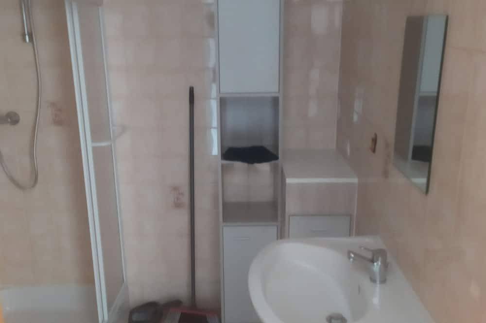 Entire apartment, Spacious, Brand-New, Very Bright And Tastefully Decorated Kessler Studio. in Guebwiller, Parc naturel régional des Ballons des Vosges