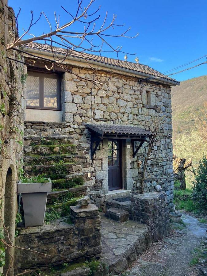 Location de vacances pour 4 personnes, avec jardin à Sablières