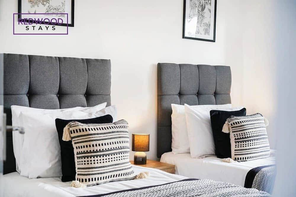 Cozy Family Home | Pet-Friendly, Parking & Netflix in Rushmoor, Hampshire