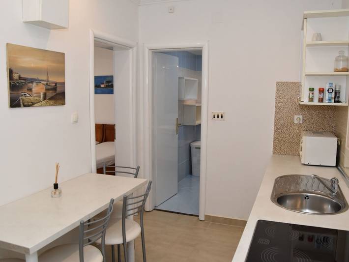 Ganze Wohnung, Ruhige Ferienwohnung mit Terrasse und Garten in Pakostane, Zadar