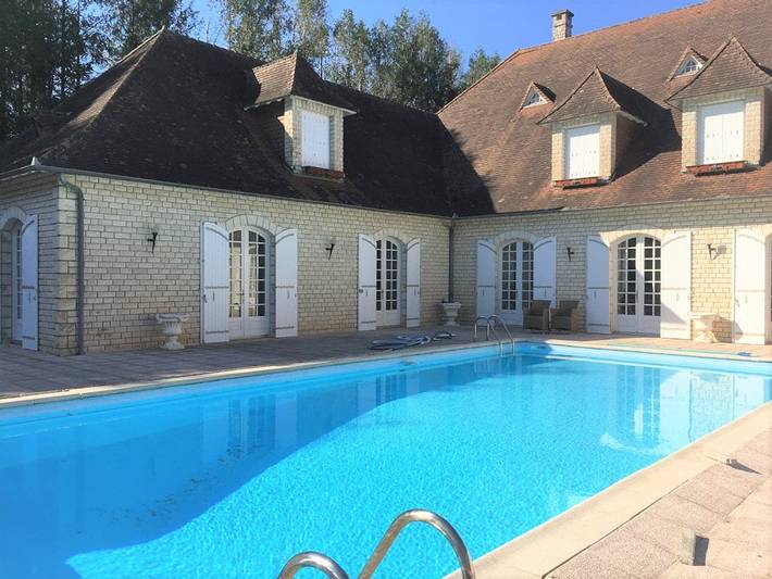 Chambre d’hôte pour 2 personnes, avec piscine et jardin à Thiviers