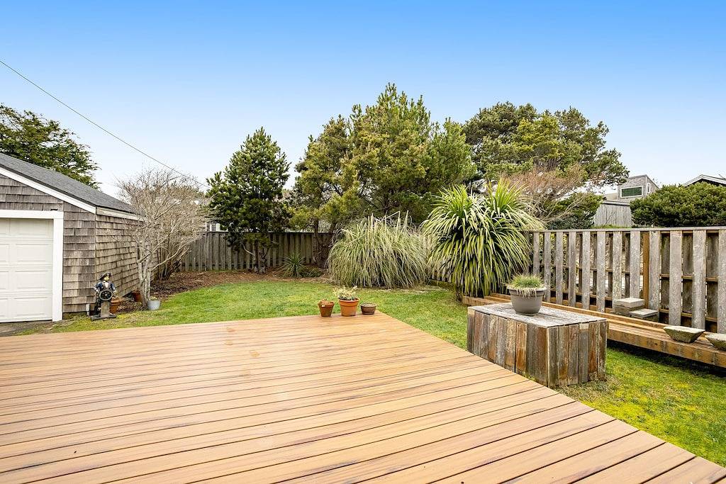 Charmantes hundefreundliches Ferienhaus mit Achterdeck und umzäuntem Garten - Zugang zum Strand in Gearhart, Clatsop County