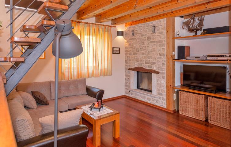 Encantador apartamento con terraza, WiFi y acceso a la playa a 2 km. in Stari Grad, Hvar (isla)