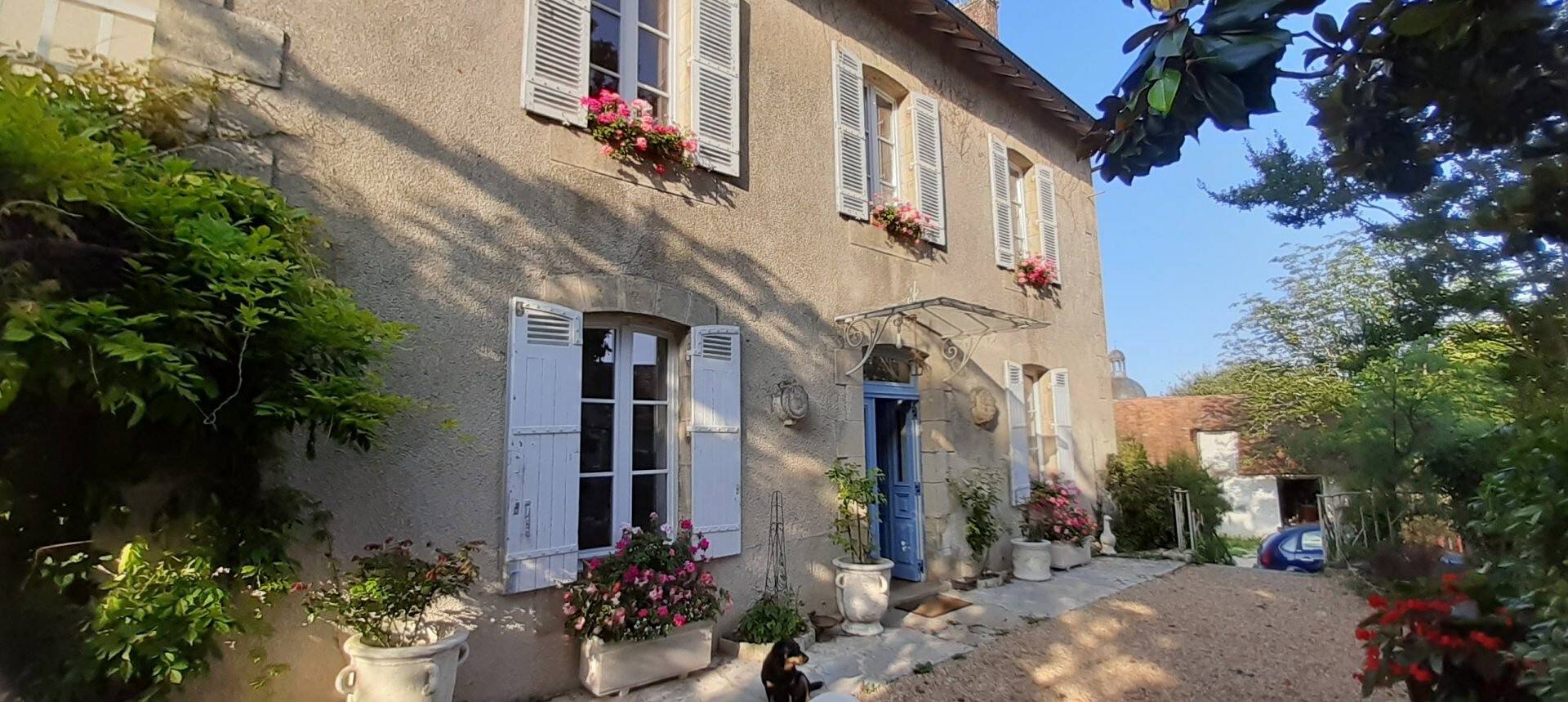Chambre d’hôtes « Chambre Aux Oiseaux » avec jardin partagé in Hautefort, Périgord Noir