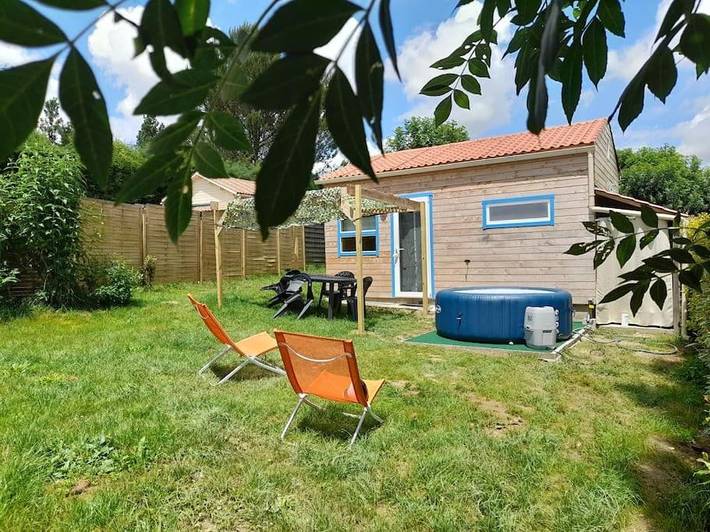 Gîte pour 5 personnes, avec jardin ainsi que terrasse et jacuzzi à Saint-Paulet