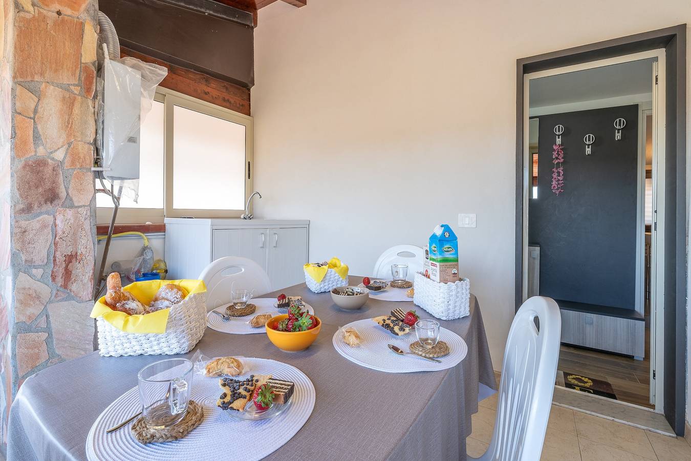 Appartamento intero, Appartamento mare 'Trifamiliare Garden - Conchiglia' con Terrazza Privata, Wi-Fi e Aria Condizionata in Villaggio delle Conchiglie, Augusta (comune)