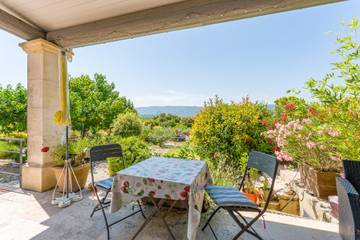 Location De Vacances pour 2 Personnes dans Cabrières-d'Avignon, Parc naturel régional du Luberon, Photo 1