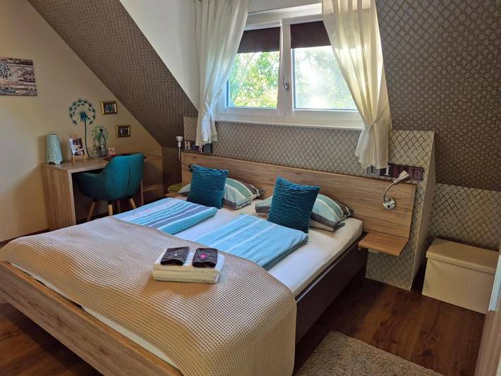 B&B für 2 Personen, mit Balkon und Terrasse sowie Ausblick in Frankfurt