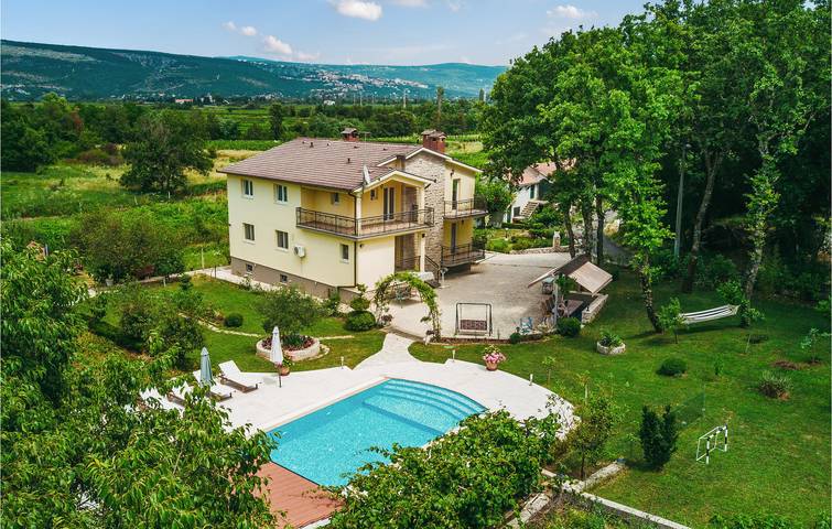 Ferienhaus für 12 Personen, mit Terrasse und Garten