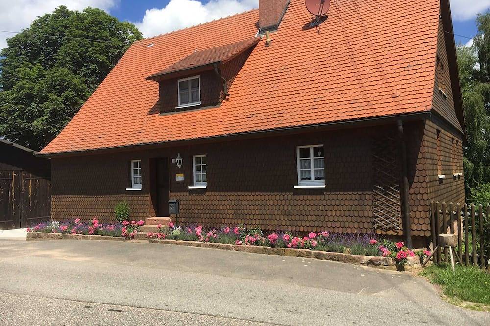 Ganze Wohnung, Historisches Odenwälder Haus mit Haus Elztalblick - Ferienwohnung A in Mudau, Neckar-Odenwald-Kreis