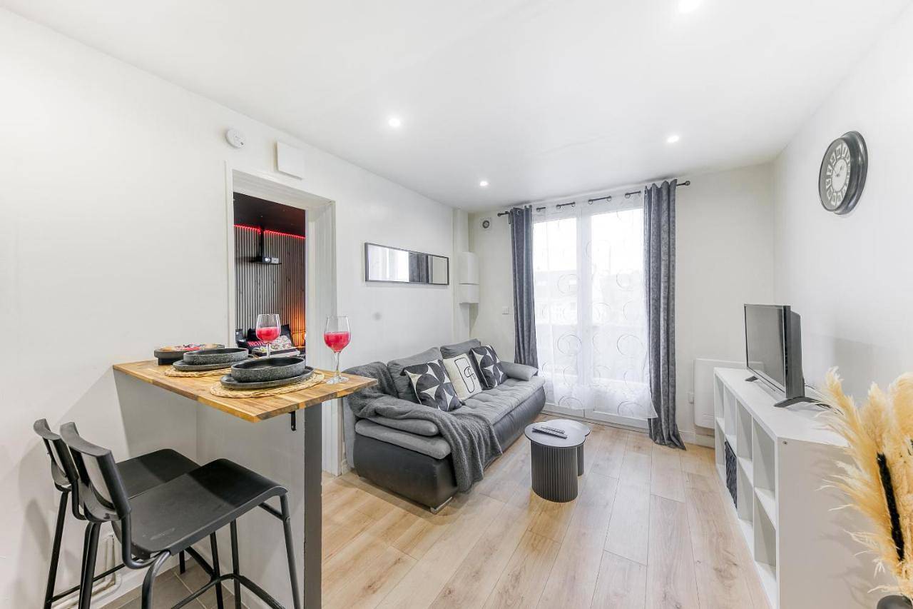 Appartement entier, Appartement Cinéma Aéroport Orly - Parking gratuit & Vtc in Morangis, Essonne
