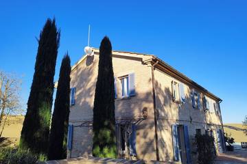 Location de vacances pour 10 personnes, avec piscine et jardin à Corinaldo