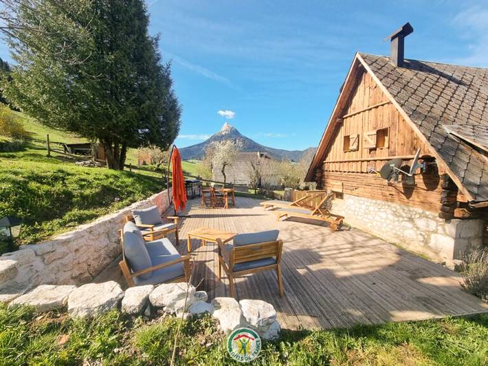 Gîte pour 2 personnes, avec Jacuzzi ainsi que Terrasse et Jardin