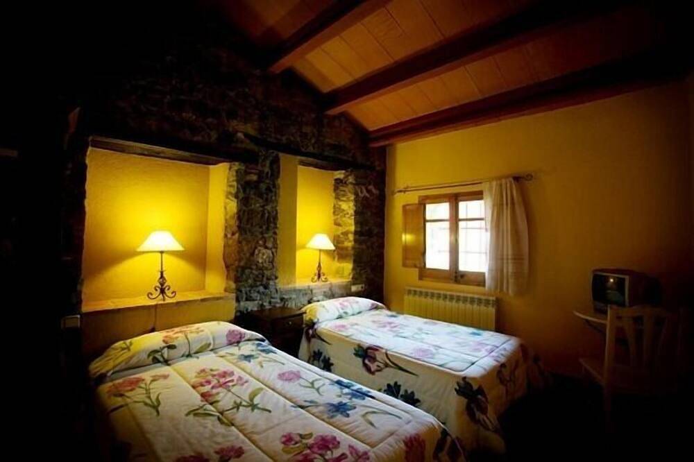 Casa rural con jardín privado, barbacoa y wifi en el prepirineo catalán in Santa María de Besora, Pirineo Catalan