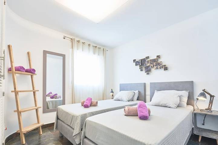 Fabelhafte moderne Villa, 10 Minuten zu Fuß von Cala Vadella entfernt, privates Schwimmbad. in Cala d´Hort, Sant Josep de sa Talaia