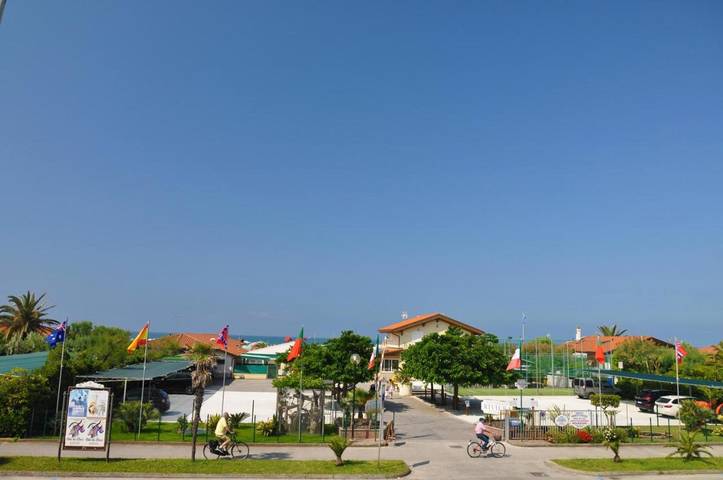 Ferienwohnung für 7 Personen, mit Balkon und Terrasse sowie Garten und Ausblick in Marina di Pietrasanta - 4