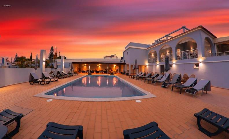 Maison d’hôte pour 4 personnes, avec balcon ainsi que vue et piscine
