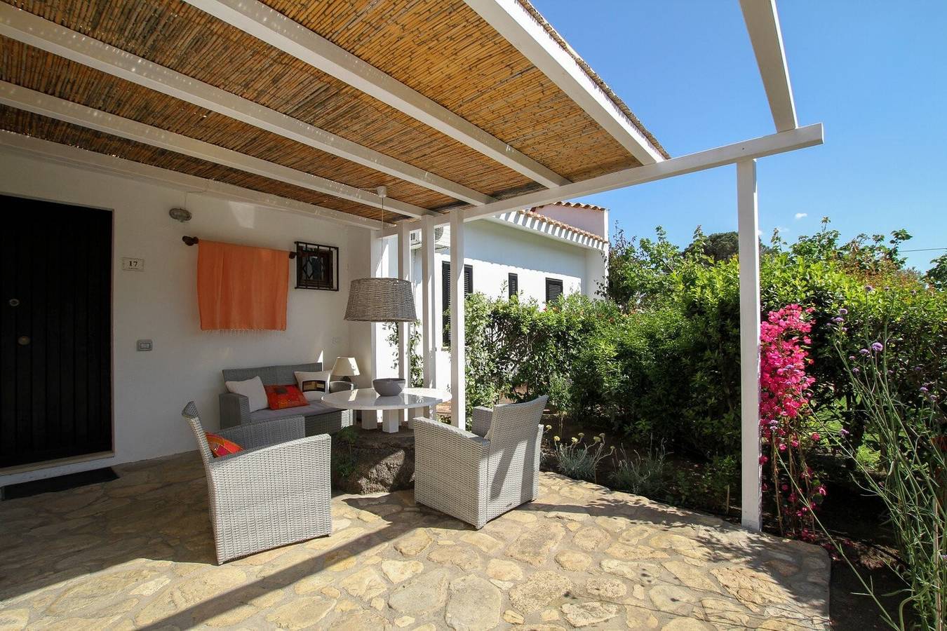 Villa '12' met Privéterras, Wi-Fi en Airconditioning in Costa Rei, Muravera