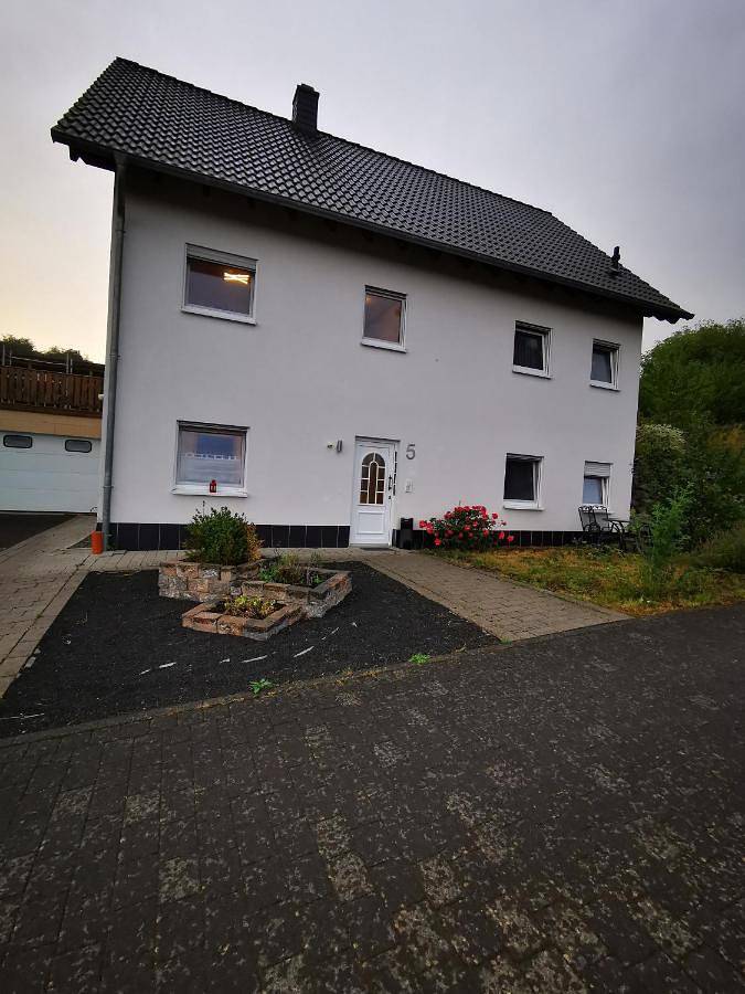 Ferienwohnung für 4 Personen, mit Terrasse und Ausblick in Boos (Eifel)