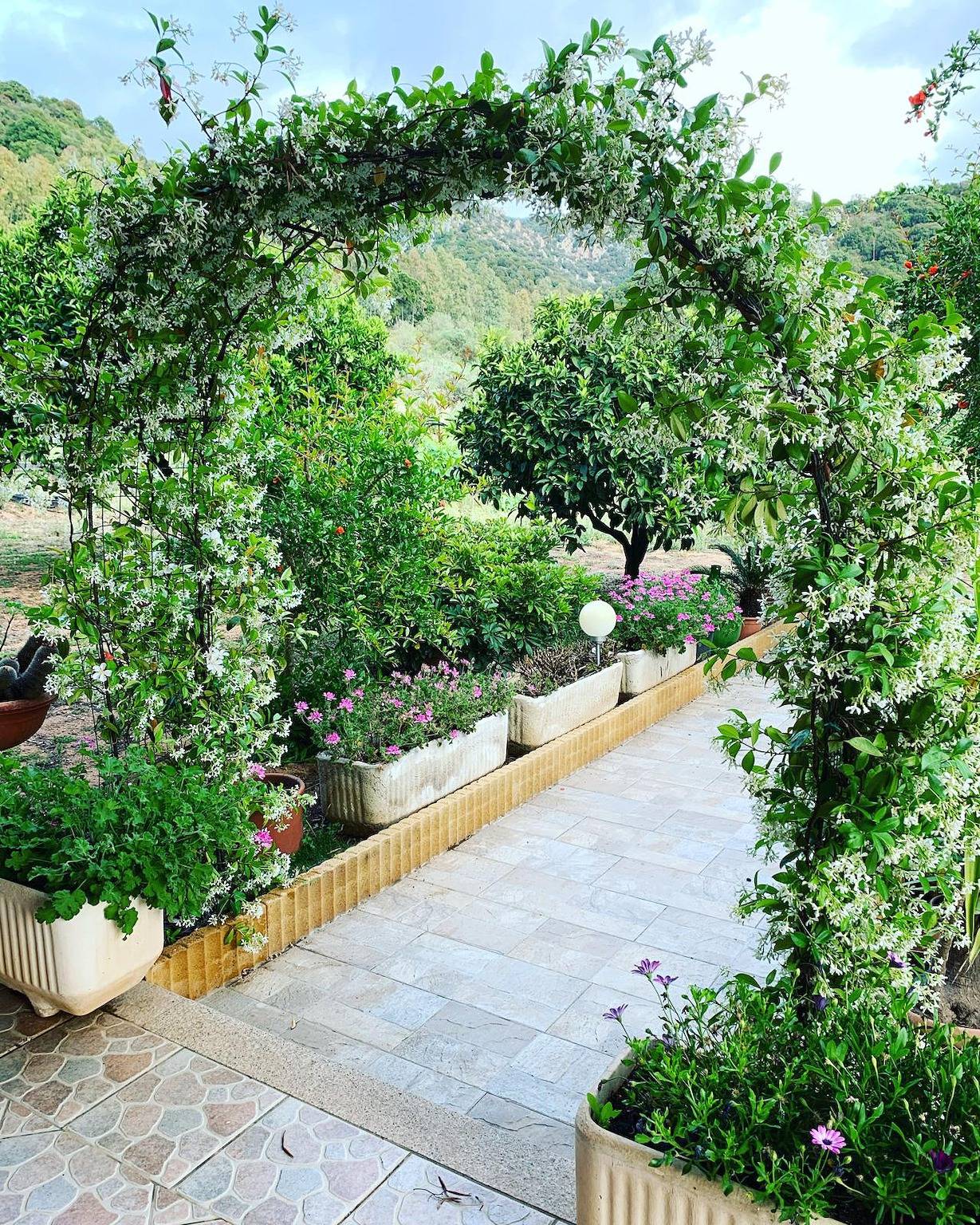 Casa vacanze 'Appartamento in Villa Gelsomino' con vista montagne, giardino, A/C & Wi-Fi in Domus De Maria, Cagliari e Dintorni