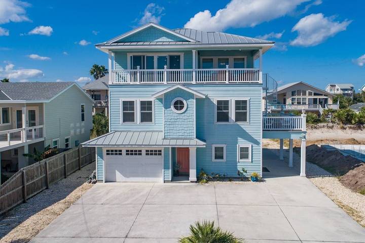 Beach house for 12 people, with balcony and hot tub in St. Augustine