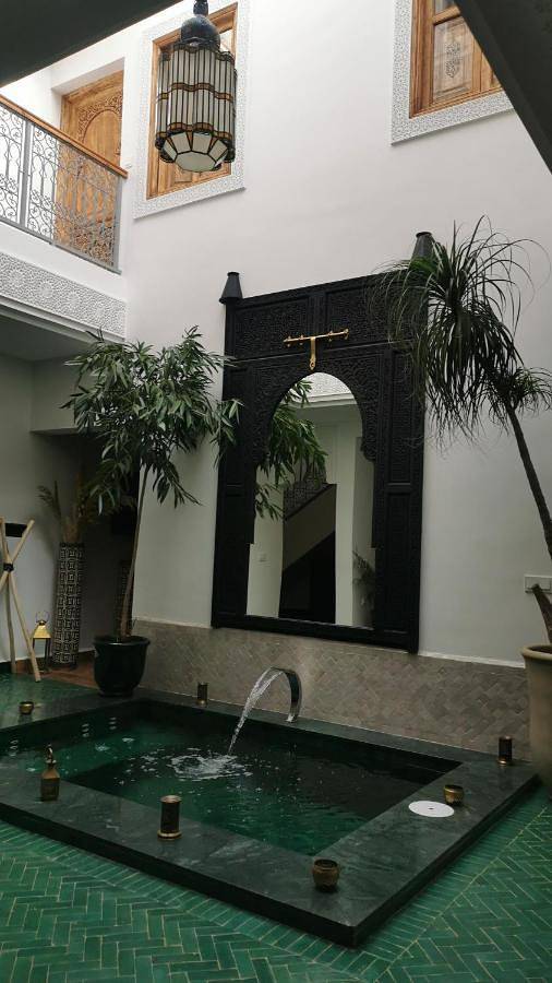 Casa de huéspuedes para 2 personas, con jacuzzi y terraza en Marrakech