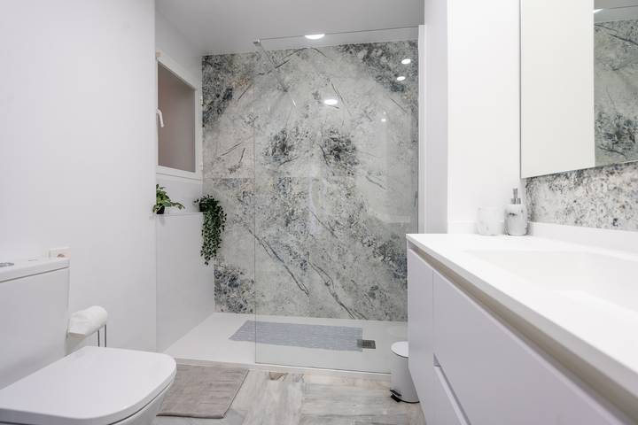 Gîte pour 5 personnes, avec vue sur l’océan ainsi que balcon et piscine, adapté aux familles à Benalmádena - 4