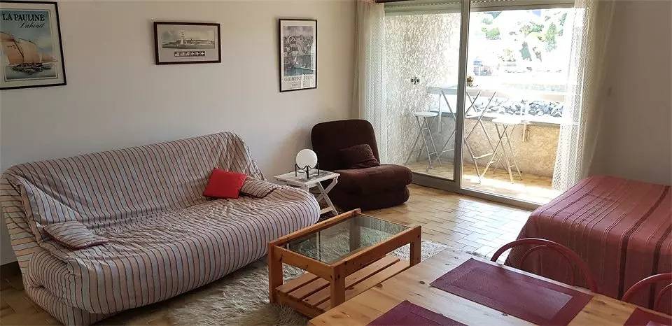 Studio entier, Studio de 35m², avec pleine vue mer sur le port de Dahouët. in Dahouët, Pléneuf-Val-André