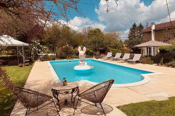 Location de vacances pour 4 personnes, avec jardin et piscine à Le Dorat