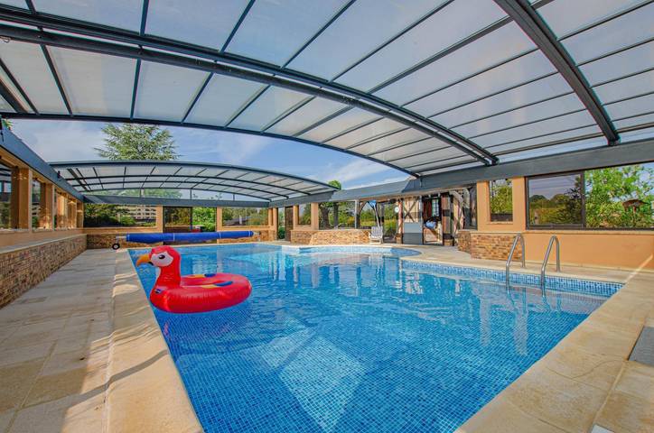 Gîte pour 6 personnes, avec Balcon et Terrasse ainsi que Jardin et Piscine à Géraudot