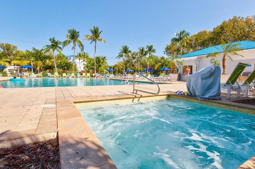 Ganze Wohnung, Erleben Sie Island Living ☼ Epische Ansichten ☼ Pool & Cabana Bar + Wifi in Tavernier, Monroe County