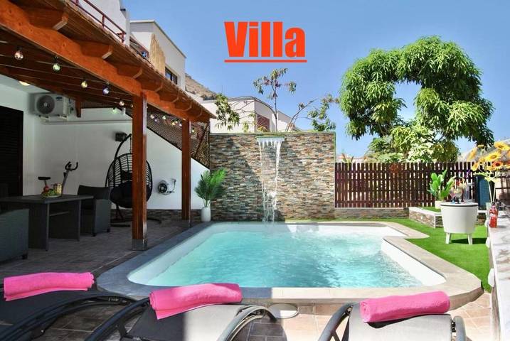Villa voor 9 personen, with Balkon and Terras as well as Whirlpool and Zwembad in Puerto Rico (Gran Canaria)