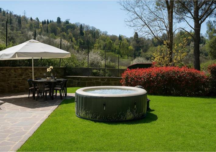 Ferienhaus für 5 Personen, mit Whirlpool und Terrasse sowie Garten und Pool