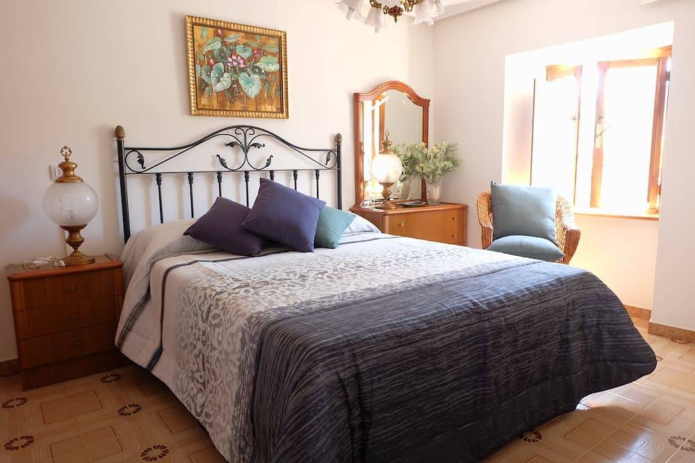 Casa El Tan (4 people) in Cudillero, Costa Verde (Spain)